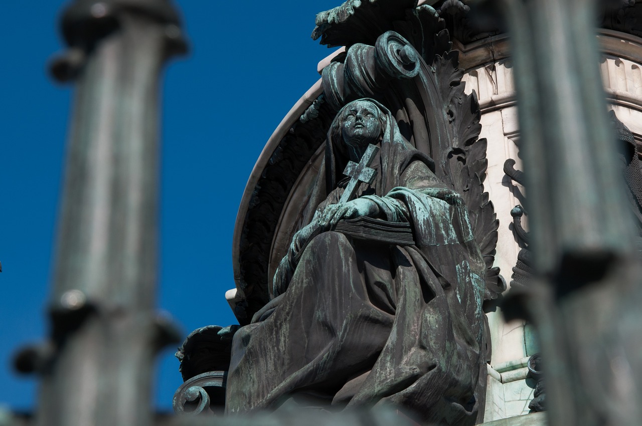 The Life of Isaac Newton and Classical Mechanics